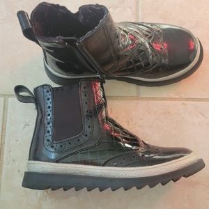 Size 27 girls booties leather wool inside